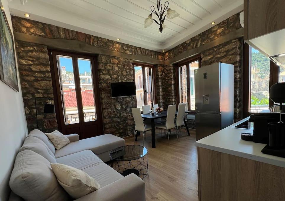 Vila Madame Parisienne Nafpaktos Exteriér fotografie